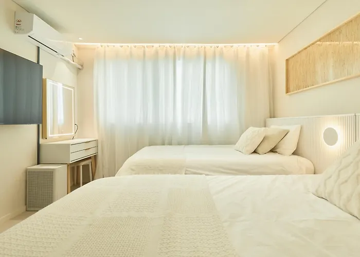 Couette-café Tomi House 4*