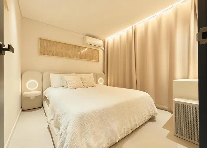 Couette-café Tomi House 4*
