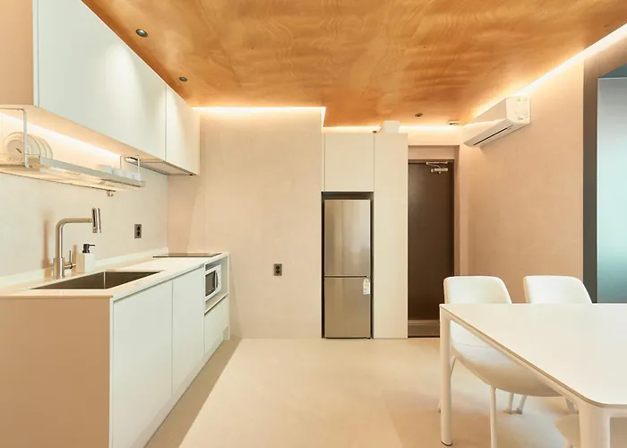 Couette-café Tomi House 4*